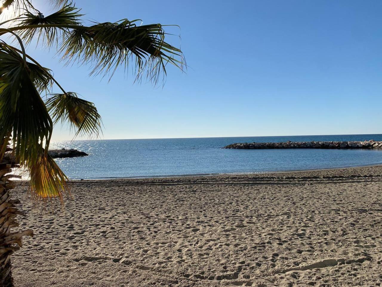 Apartamento Frente Al Mar Pedregalejo Malaga Exterior photo