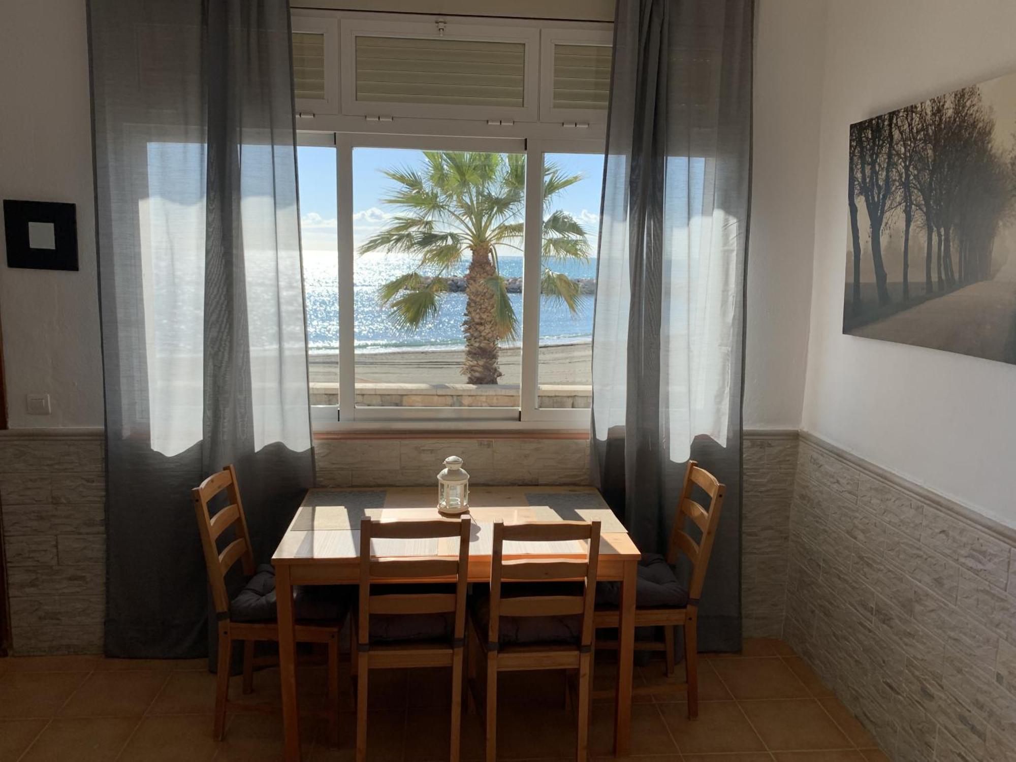 Apartamento Frente Al Mar Pedregalejo Malaga Exterior photo